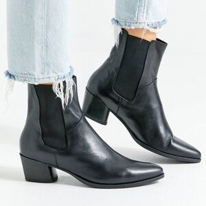 Vagabond Lara Ankle Booties Chelsea Boots Black